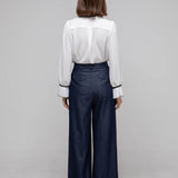 Blouse plissée à col lavallière noire