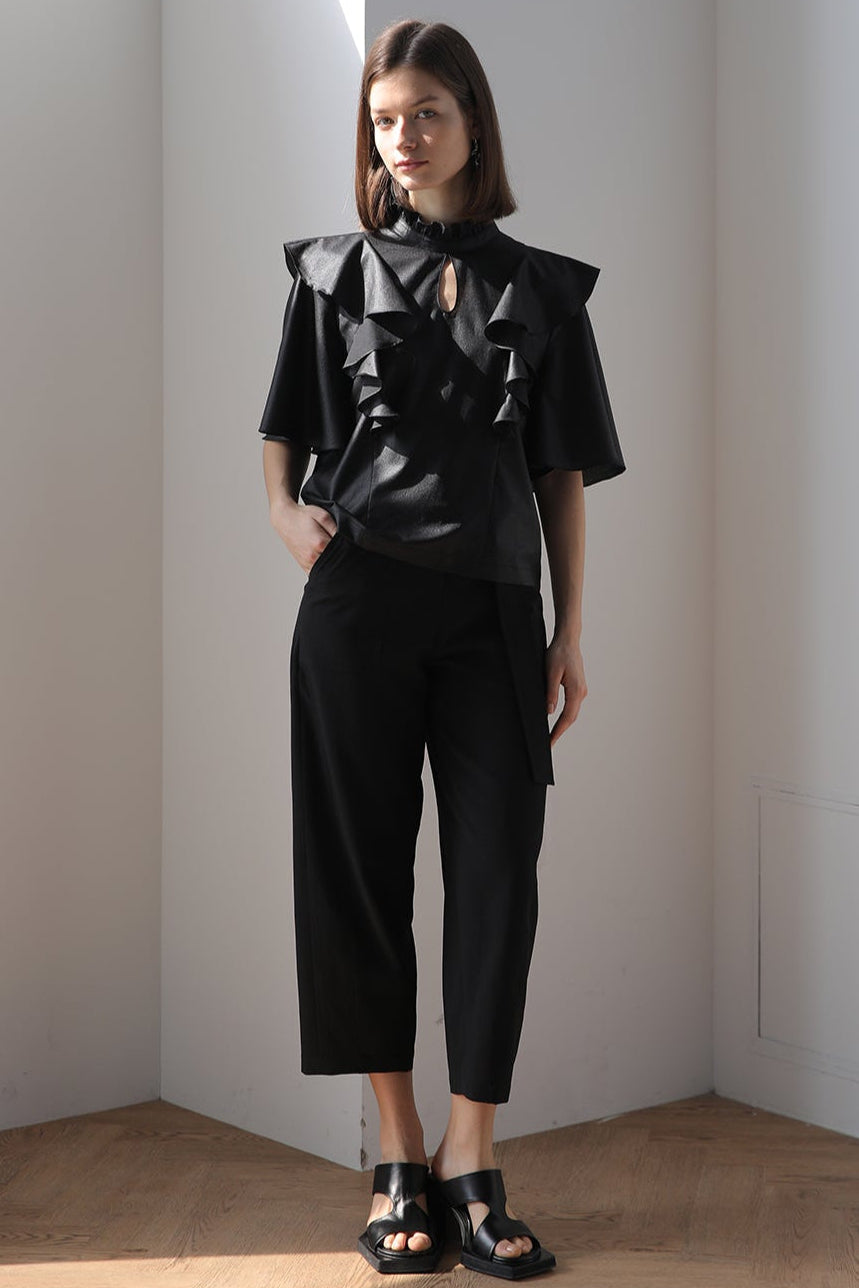 Loose fit key holder neckline ruffle blouse black - fasfas
