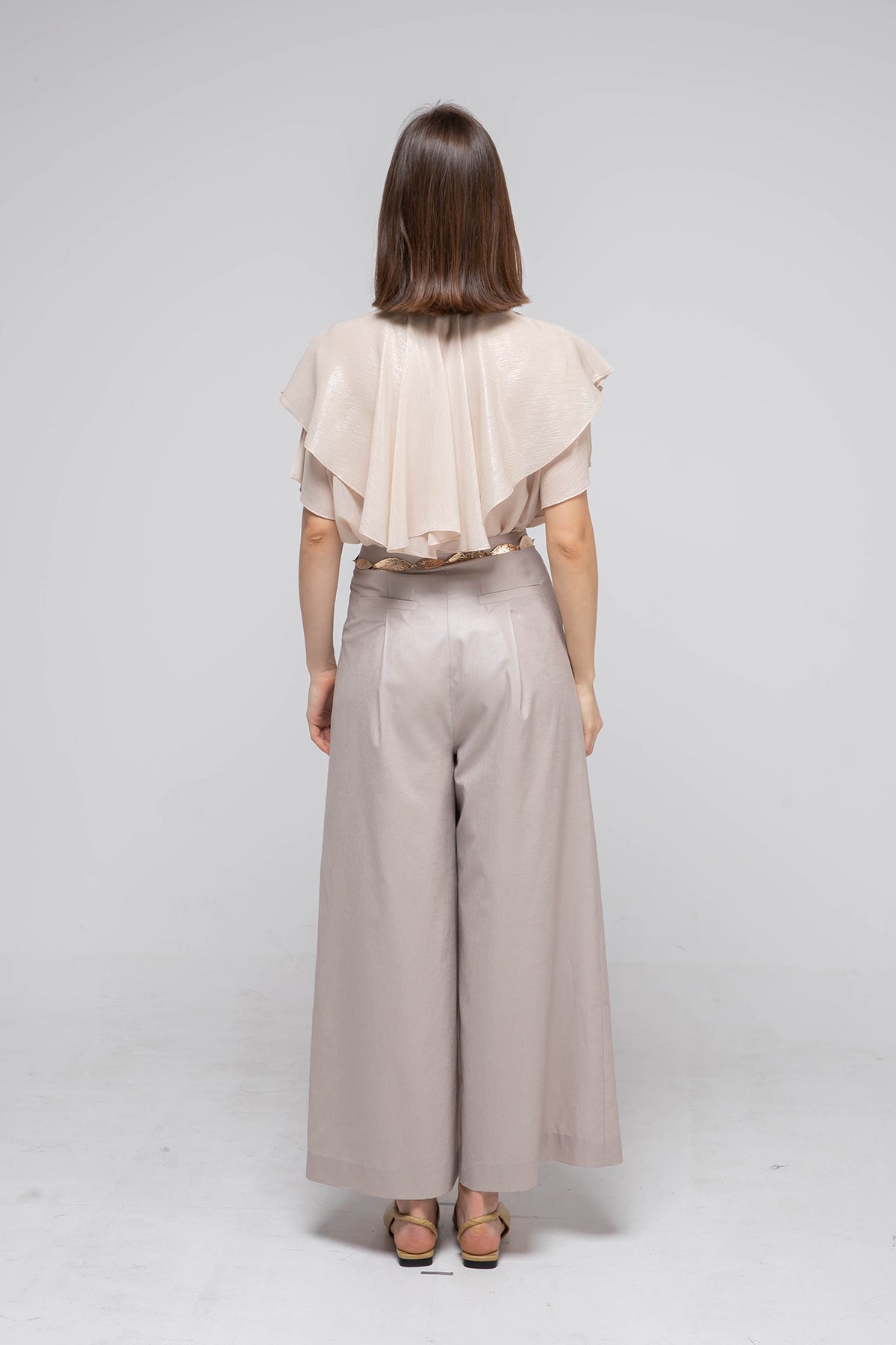 Loose fit ruffle tie blouse beige - fasfas