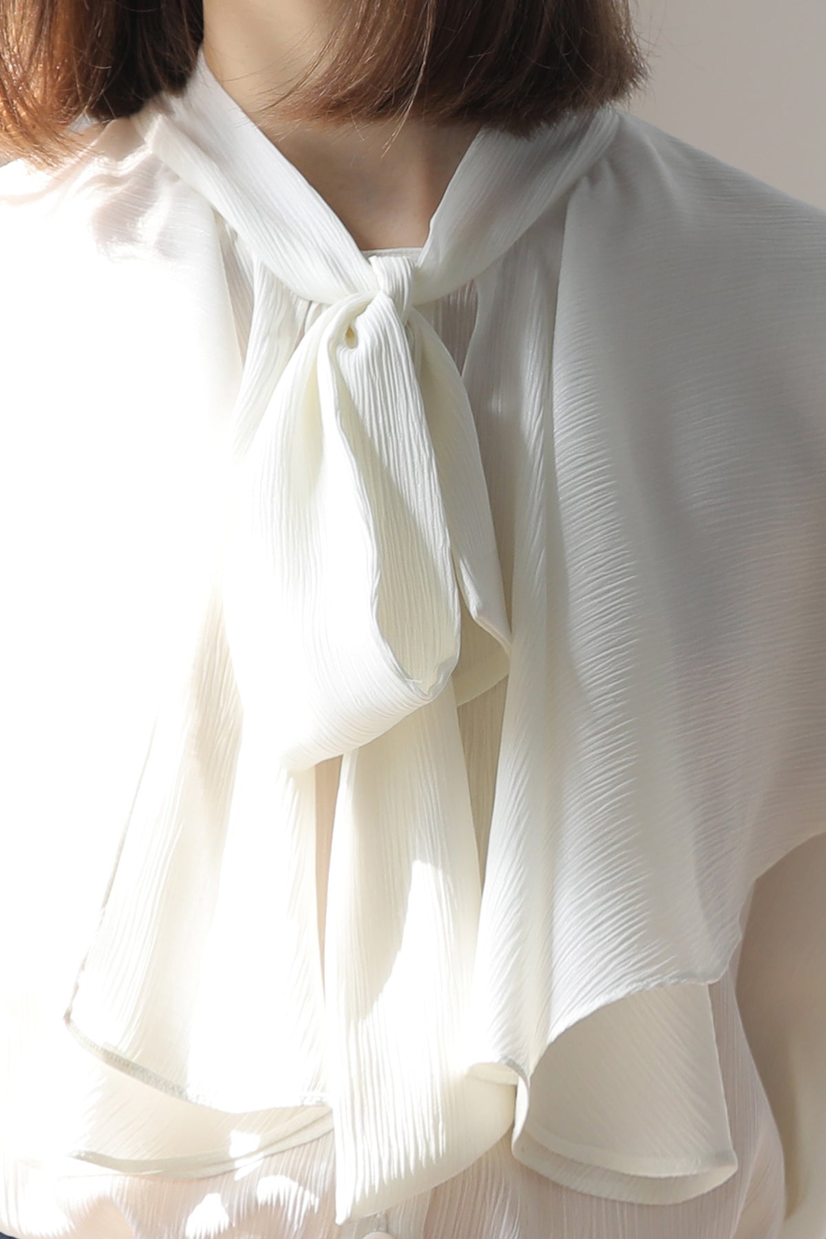 Loose fit ruffle tie blouse ivory - fasfas