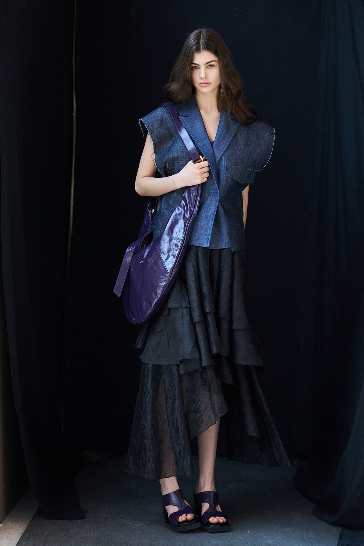 Loose fit sleeveless denim jacket - fasfas