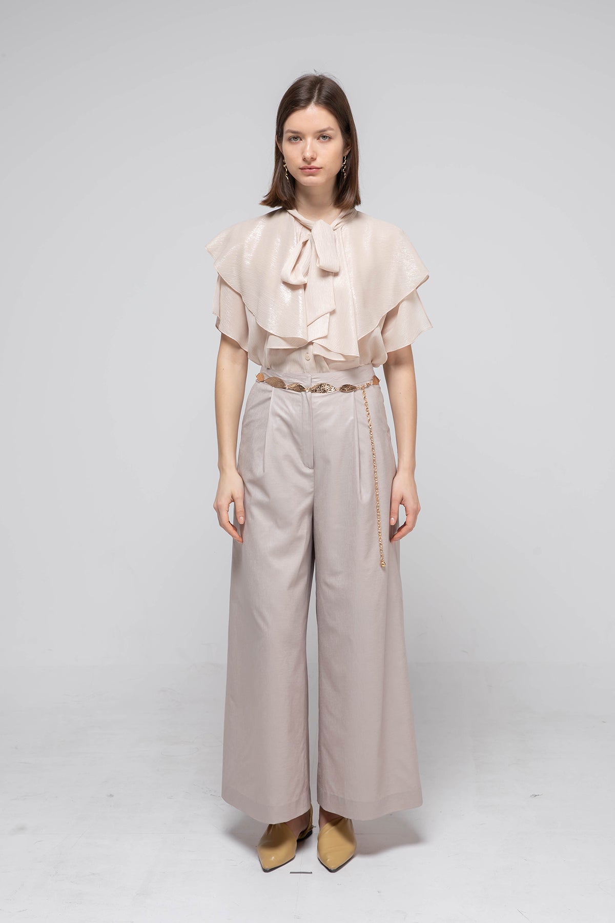 Loose fit ruffle tie blouse beige - fasfas