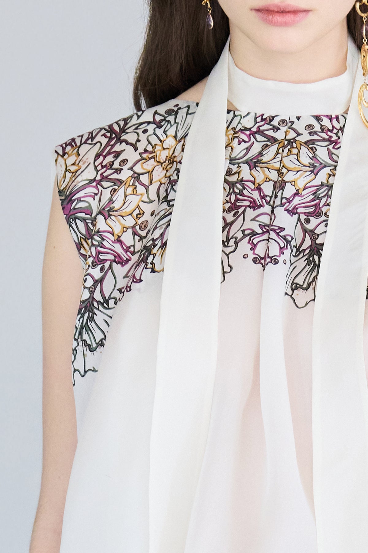Paisley print sleeveless tie silk blouse - fasfas