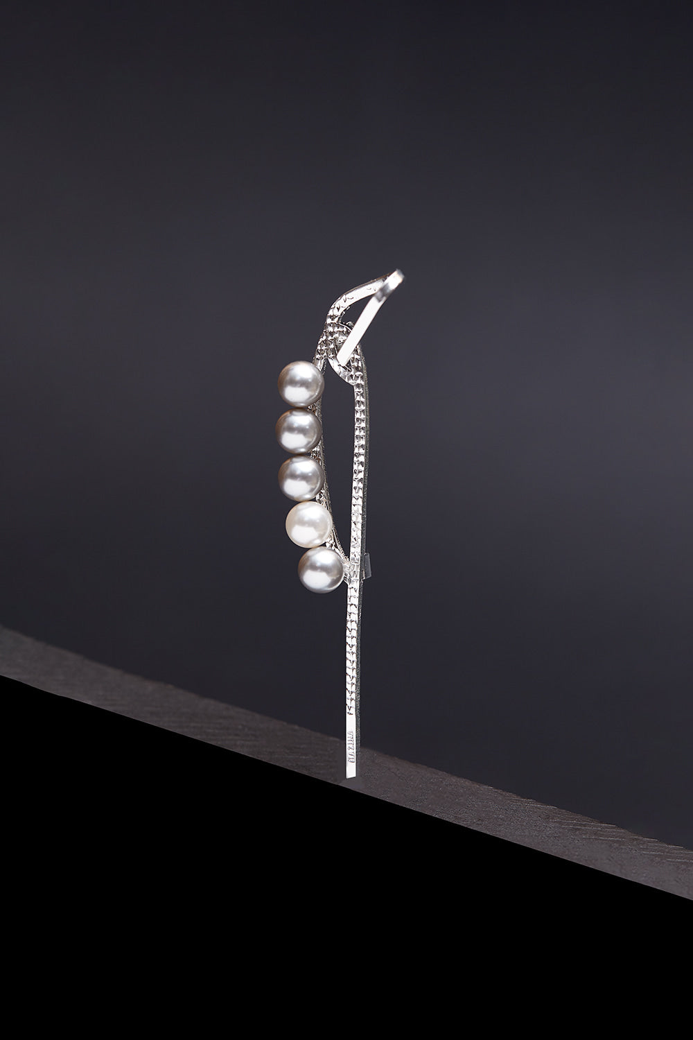 Pearl theoria brooch silver - fasfas