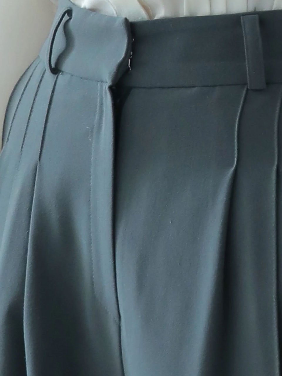 Pleated crepe wide-leg pants gungle green - fasfas