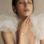 Queen b earring - fasfas