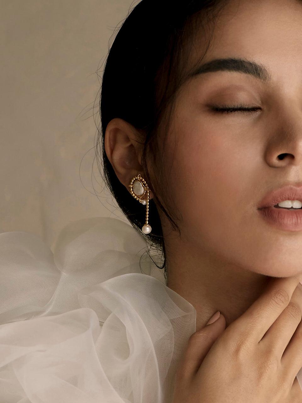 Queen b earring - fasfas