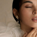 Queen b earring - fasfas