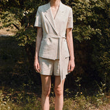 Wickelkleid aus Tweed vorne weiß