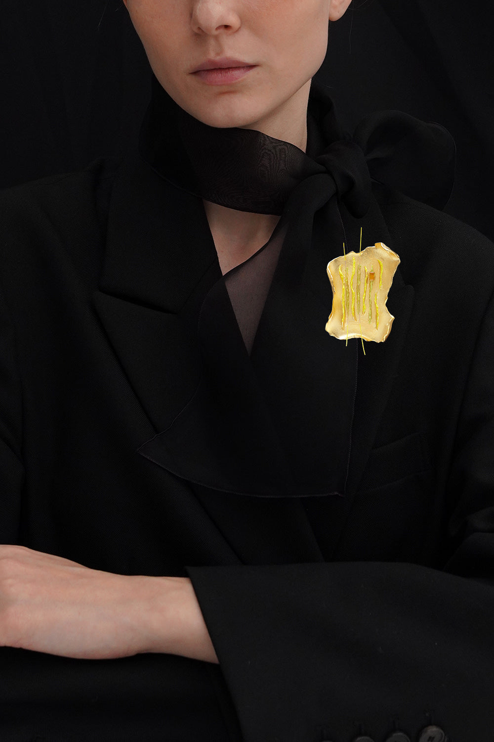 Rhizome objet brooch yellow - fasfas