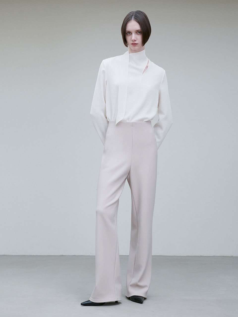 Scarf detail bell-sleeve blouse pearl - fasfas