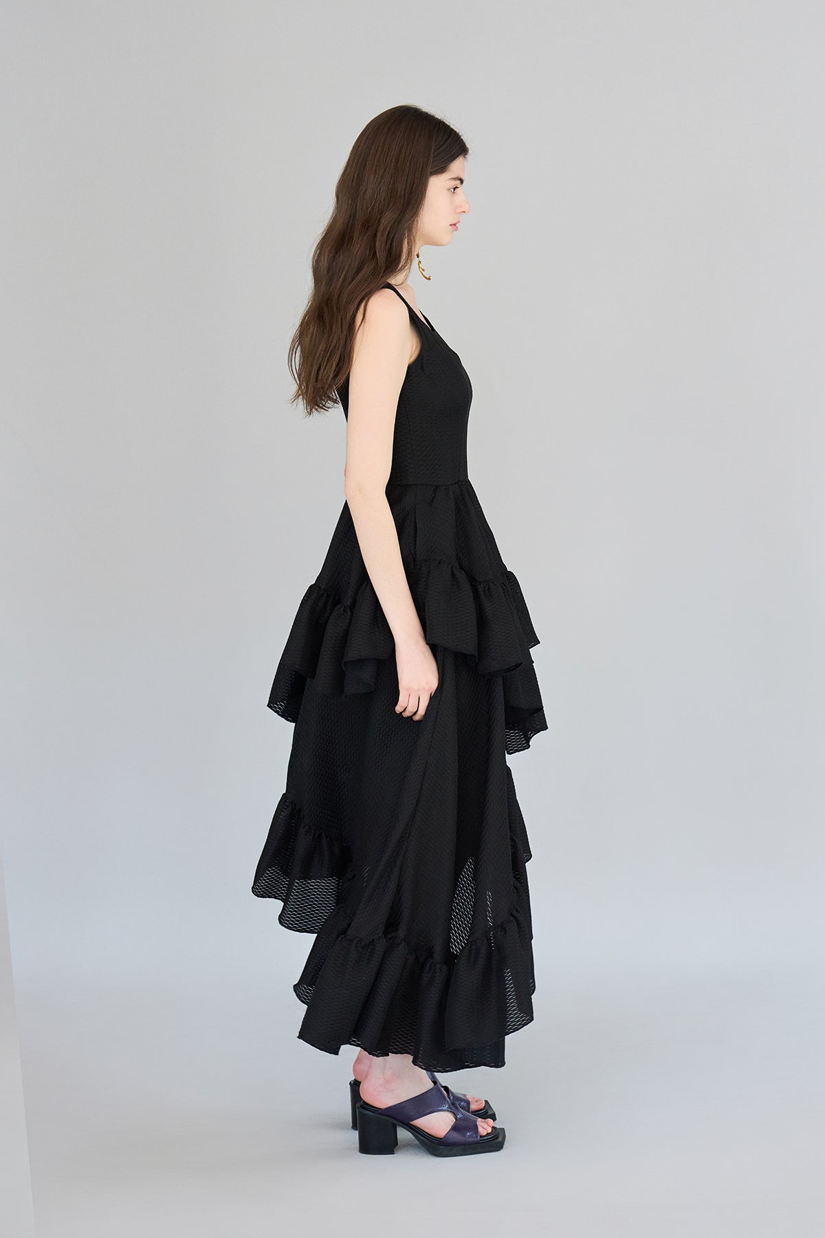 Sleeveless asymmetric black silk dress - fasfas