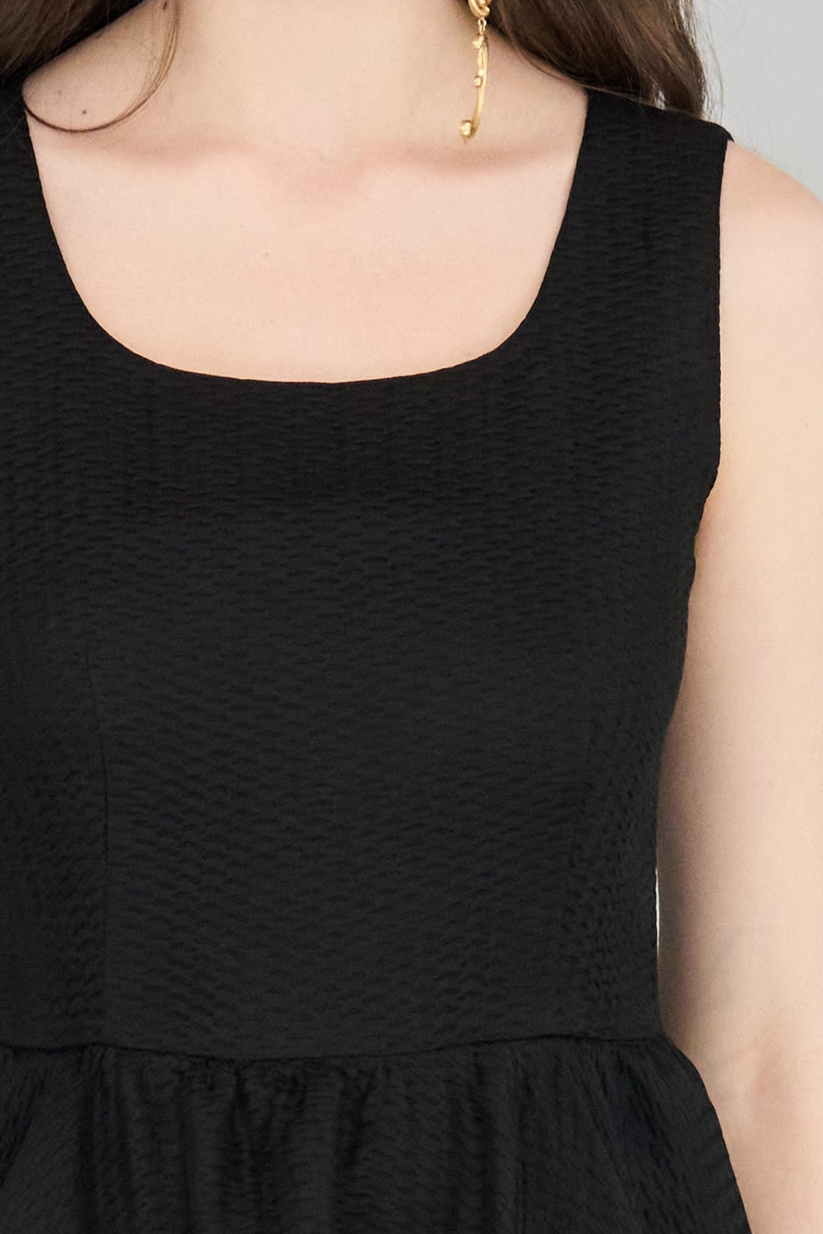 Sleeveless asymmetric black silk dress - fasfas