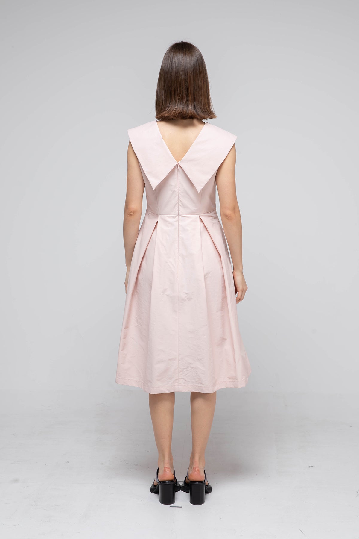 Slim fit wide collar sleeveless dress - fasfas