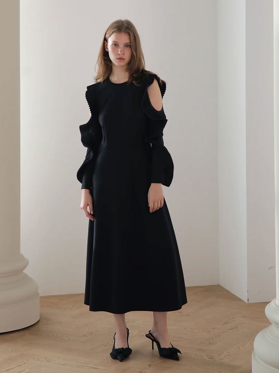 Slim fit cut-out shoulder a-line knit one-piece - fasfas