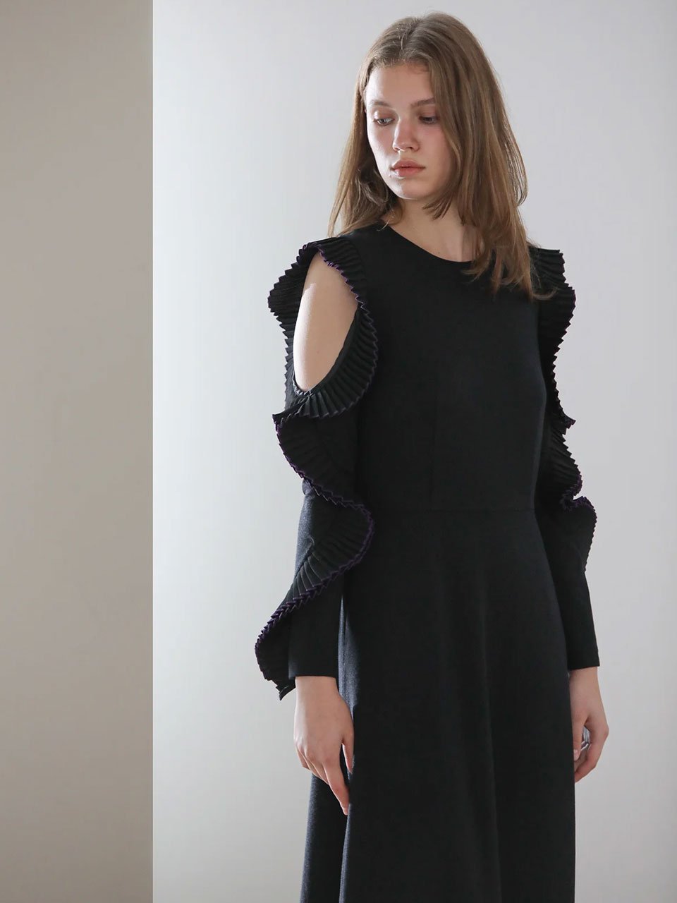 Slim fit cut-out shoulder a-line knit one-piece - fasfas