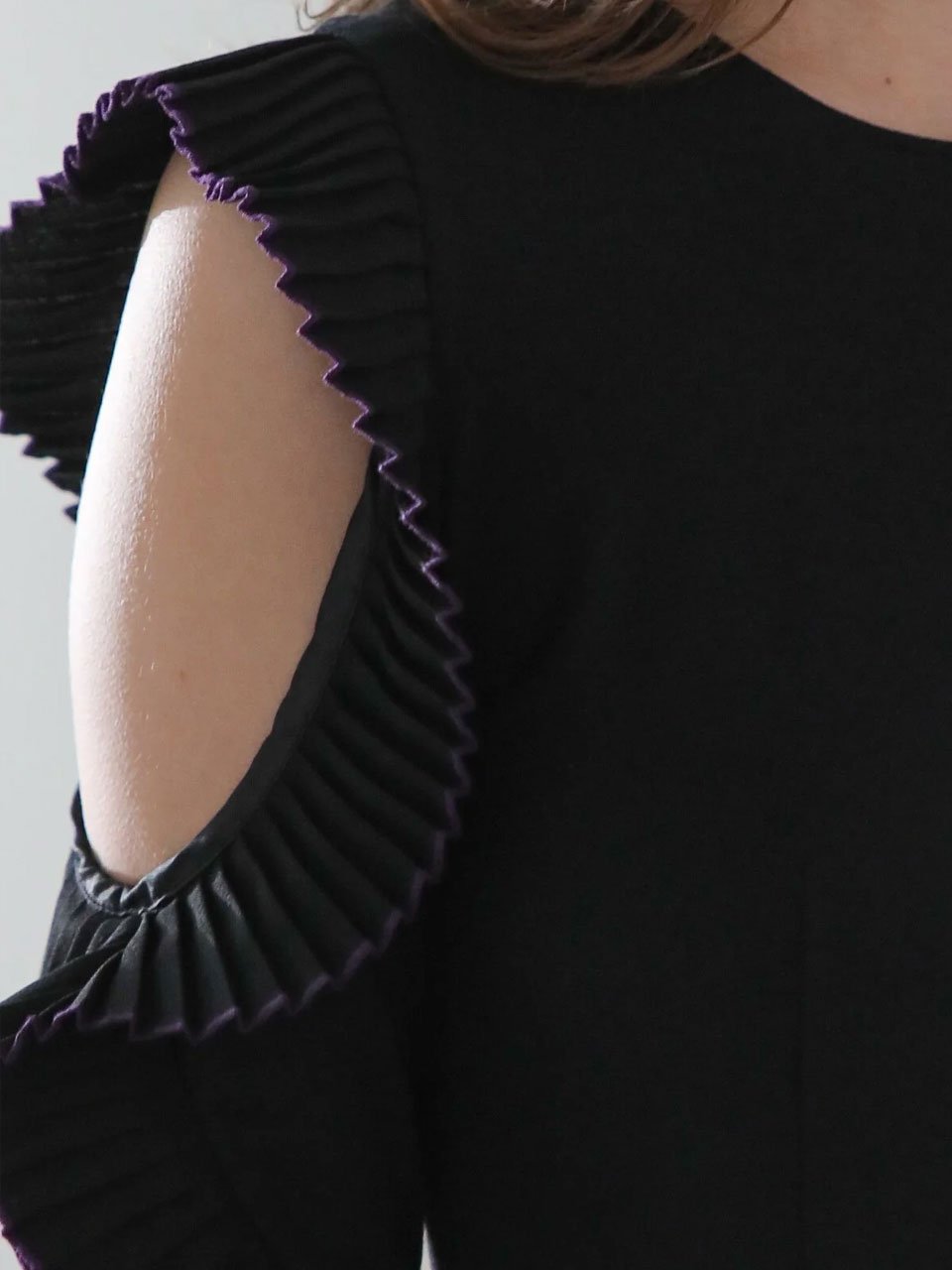 Slim fit cut-out shoulder a-line knit one-piece - fasfas