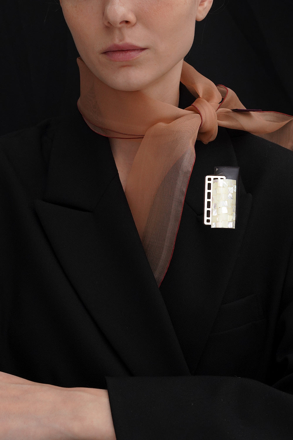 Square mother of pearl brooch - fasfas