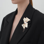 Subtlety feast brooch avant garde onyx - fasfas