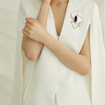 Subtlety feast brooch onyx - fasfas