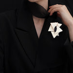 Subtlety feast brooch onyx - fasfas