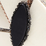 Subtlety feast brooch onyx - fasfas