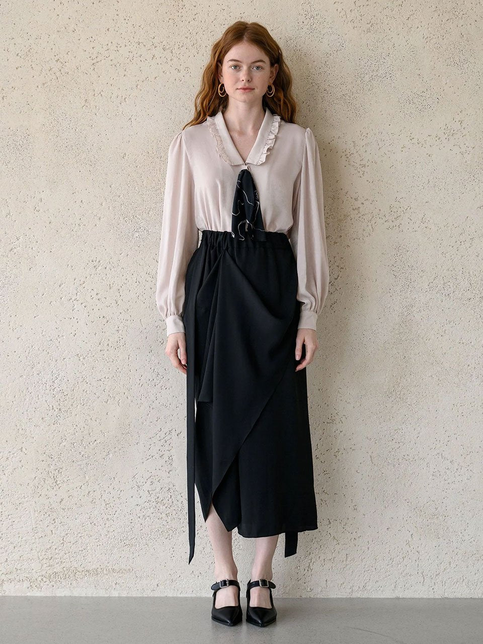 V-neck frill ribbon blouse - fasfas