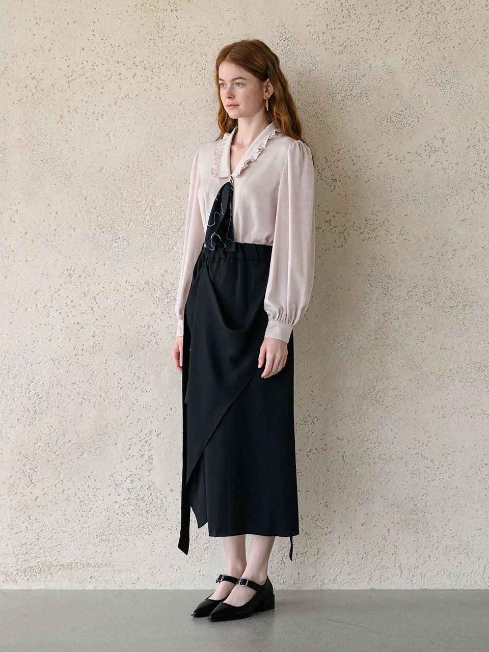 V-neck frill ribbon blouse - fasfas