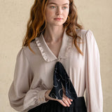 Blouse à volants avec ruban en V