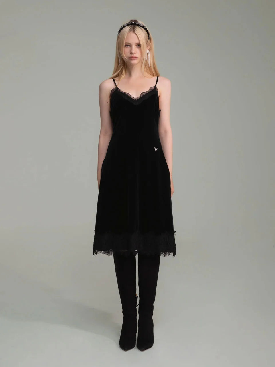 ‘V’ logo trim lace slip dress - fasfas