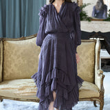 Robe longue à plis asymétriques style drapé gris foncé