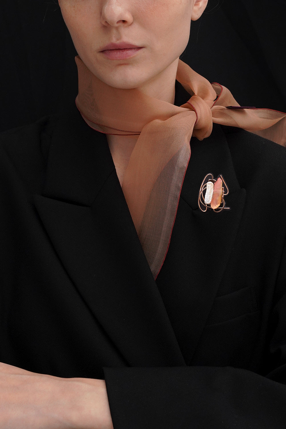 Dancing objet No.9 petit brooch peach - fasfas