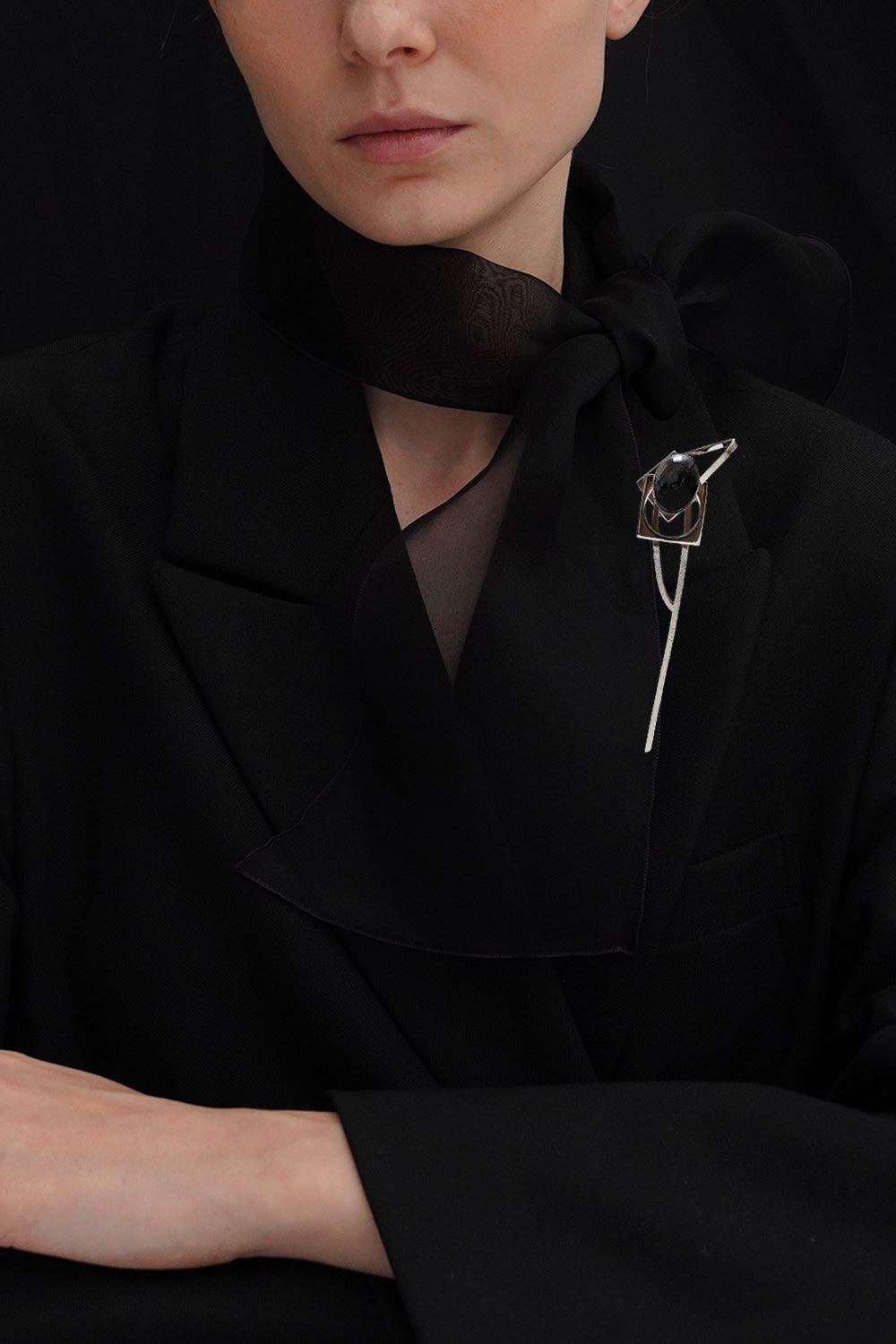 Onyx theoria brooch noir - fasfas