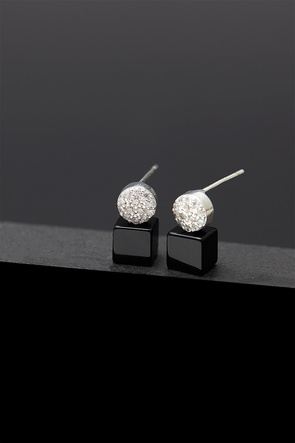 5mm onyx cubic earrings(clip-on–option) - fasfas