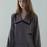 Blouse à col large avec dentelle